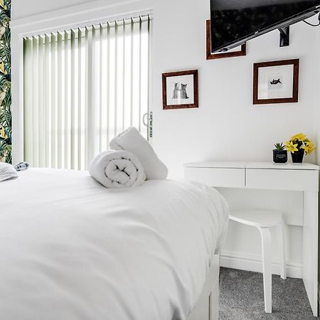 Buxton Apartment - 1 Bed, Free Parking, Wi-Fi Hazel Grove Exterior photo