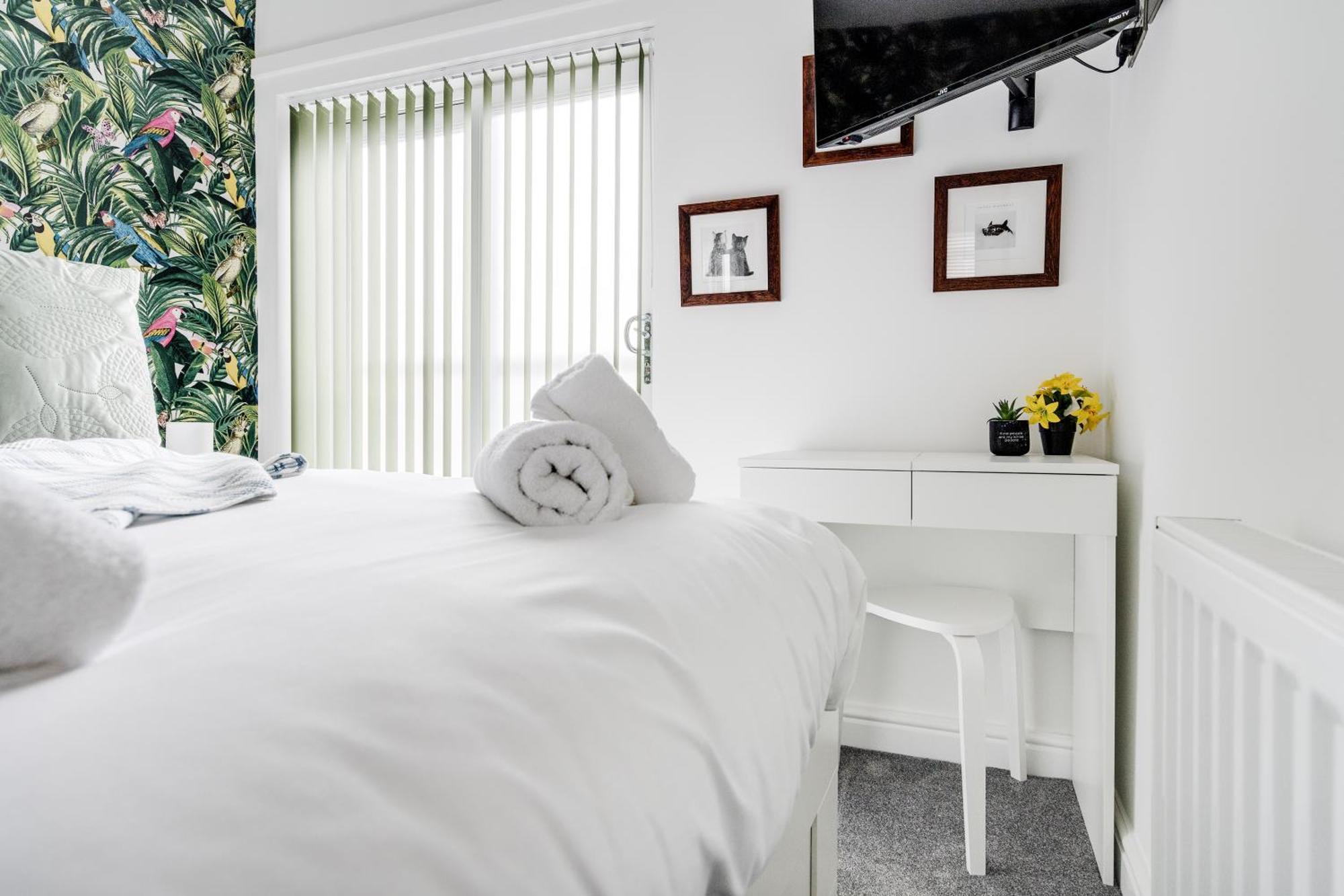 Buxton Apartment - 1 Bed, Free Parking, Wi-Fi Hazel Grove Exterior photo