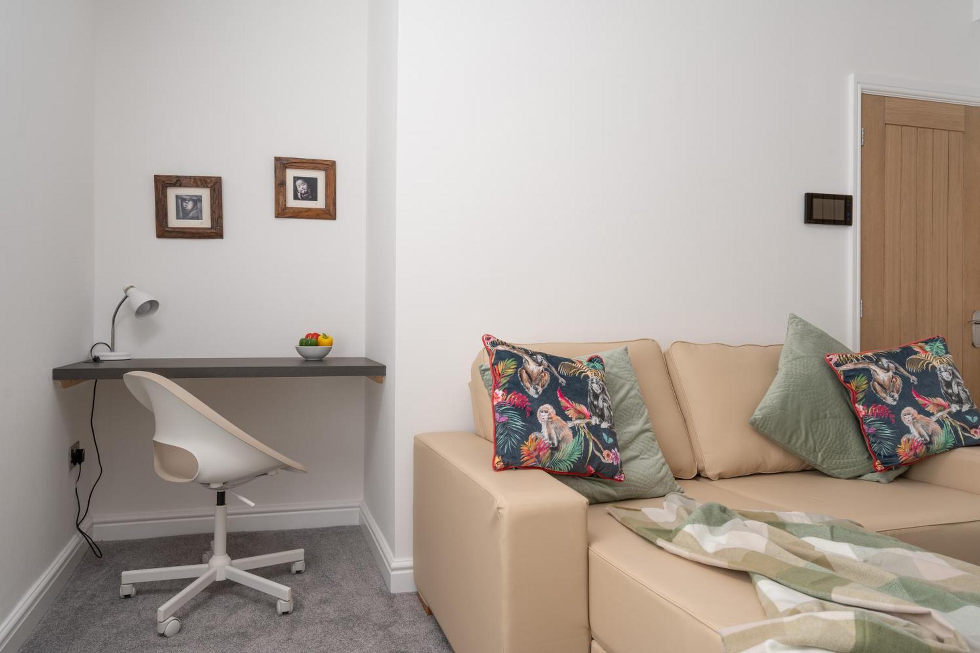 Buxton Apartment - 1 Bed, Free Parking, Wi-Fi Hazel Grove Exterior photo